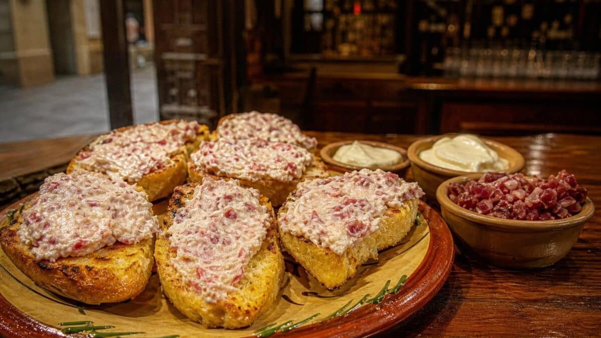 Pablo Suárez, cuisinier « Le jambon fouetté, une recette typique des bars de Saragosse, simple et économique »
